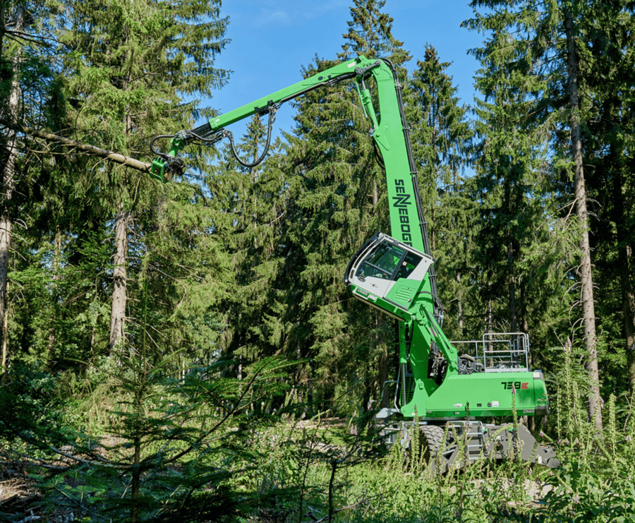 Time Flies How the SENNEBOGEN 718 Increases the Efficiency of Tree Removal